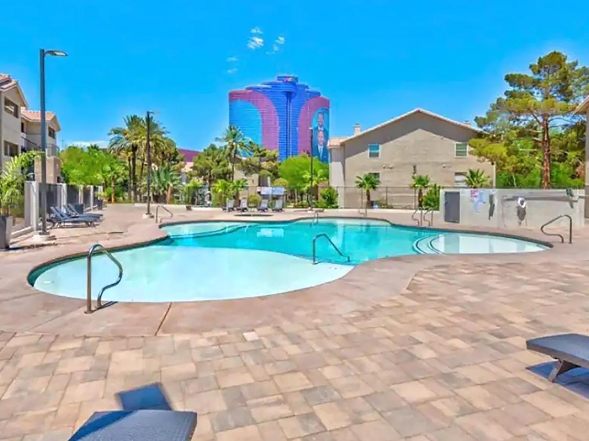 Upgraded & Stylish, Pool, Hot Tub, Walk To Strip! Lägenhet Las Vegas Exteriör bild